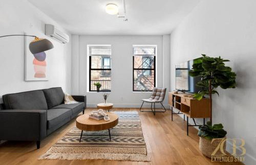Fabulous 1 Bedroom in the Heart of Manhattan - Photo 1