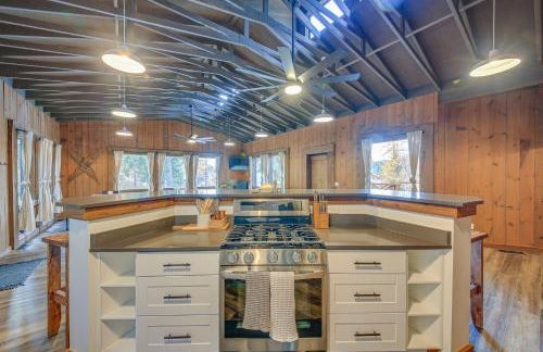 Bonners Ferry Cabin with Wraparound Deck and Views! - Foto 10