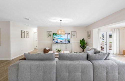 Brand New Saltwater Pool! - Waterfront Canal - Luxury Home - Foto 10