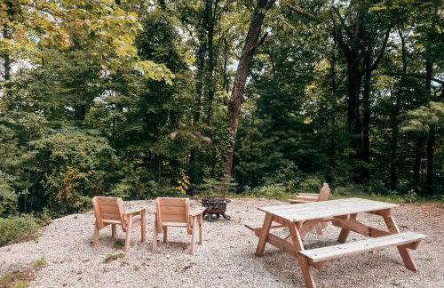 "Lumber Lodge" - Comfy & Woodsy Stay in RRG/Auxier - Foto 11