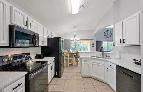 Walkin' on Sunshine - 5 bed pool home in Terra Verde Resort near Disney - Foto 13