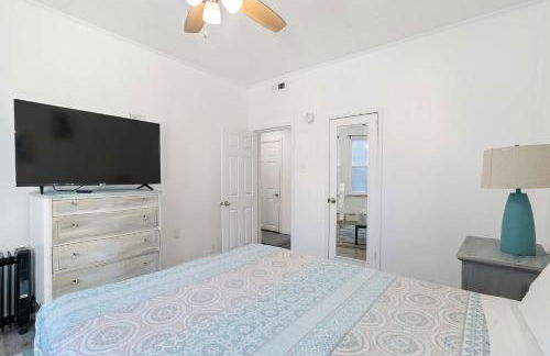 Oversized Family Beach Block Duplex with Game Room - Foto 21