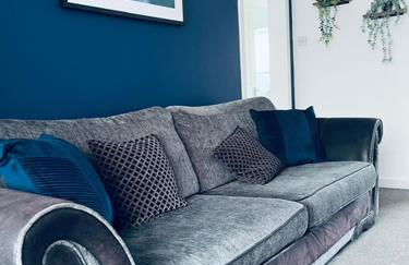 Five Bedroom Five Bathroom House - Dalkeith - Photo 4