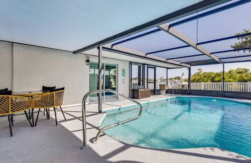 Canal Front Oasis w Heated Pool Close to the Beach - Foto 13
