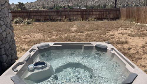 Rawhide Ranch - Walk to Pappy and Harriet's with Hot Tub! home - Foto 2
