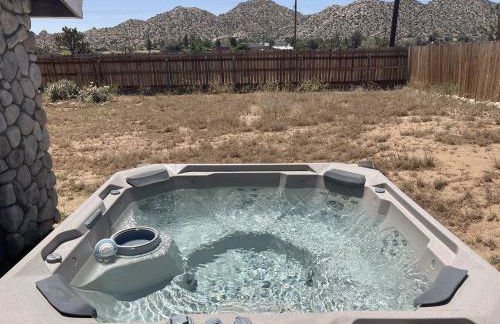 Rawhide Ranch - Walk to Pappy and Harriet's with Hot Tub! home - Foto 2