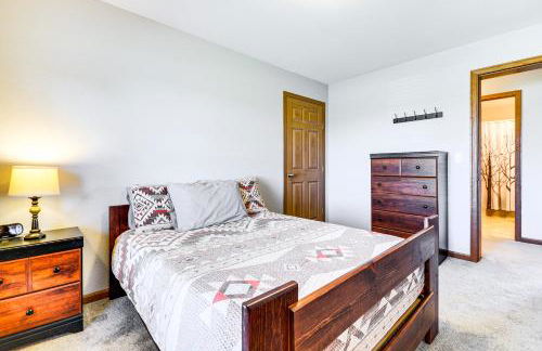 Serene Yellowstone Country Retreat with Deck and Views - Foto 14