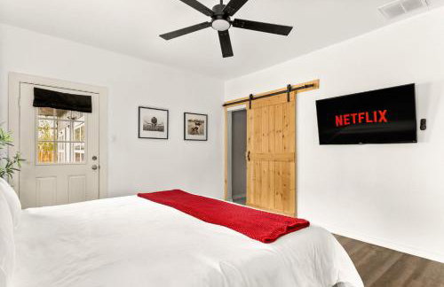 Spacious Retreat with Pool & Hot Tub - 10 Minutes to Downtown - Foto 20