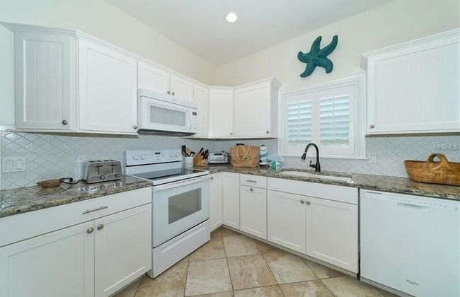 Footprints in the Sand managed by Beach Retreats - Photo 9