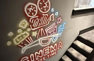 SK Stays Modern Luxury Home With Jacuzzi Bath & Cinema Room - Foto 36