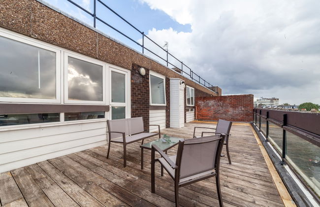 High-End 2 Bed Flat near Westfield London - Photo 27