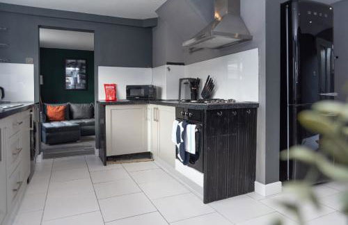 Dawley ProStay – Parking + Fast WiFi - Photo 11