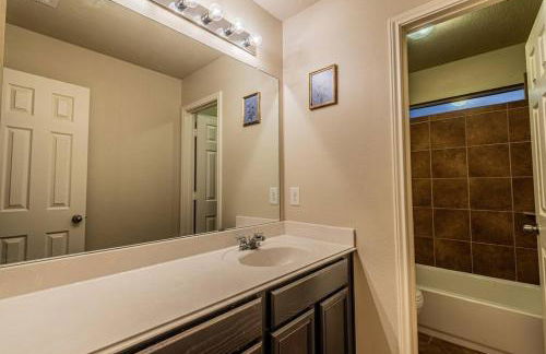 New Beautiful 4/BR Vacation Home - Photo 10