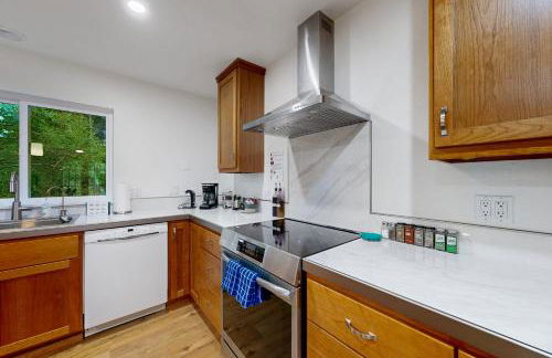 The Magnolia Meadow Retreat - Photo 9