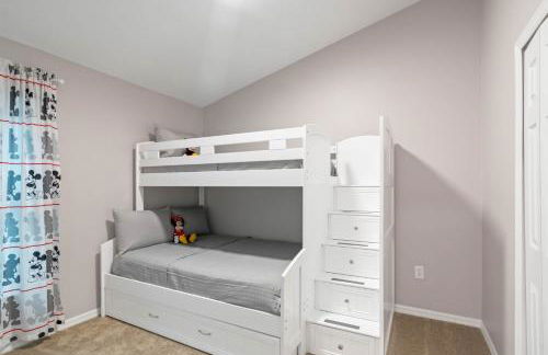 Family Retreat w/ Pool & Foosball, 8.5mi to Disney! - Foto 6