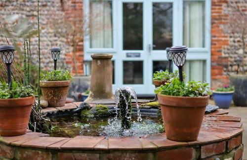 Barn in Happisburgh sleeping 2 and welcoming 5 dogs - close to beach! - Photo 28