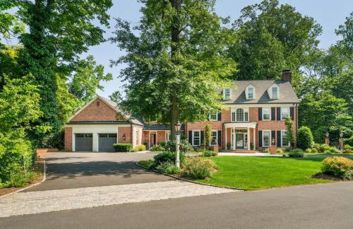 Luxury Princeton Estate Pool, Hot Tub, Sleeps 20 - Photo 9