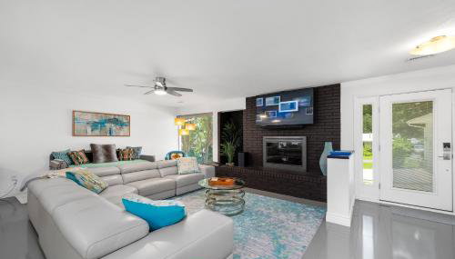 UF SUNSHINE HOUSE - Patio & BBQ - Chef Kitchen - EV Car Station - Upscale Neighborhood! - Foto 5