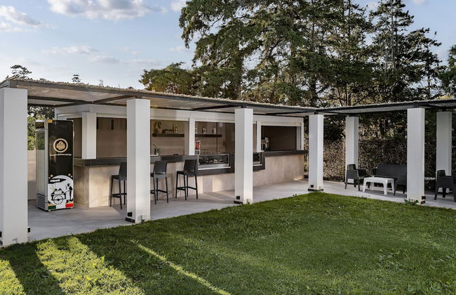 Sunrise Village Hotel - Photo 32