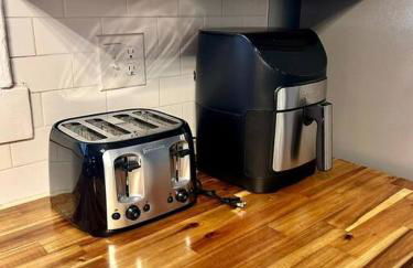 Downtown Charm, 3 Bdr, Near Rest and Bars - Photo 13