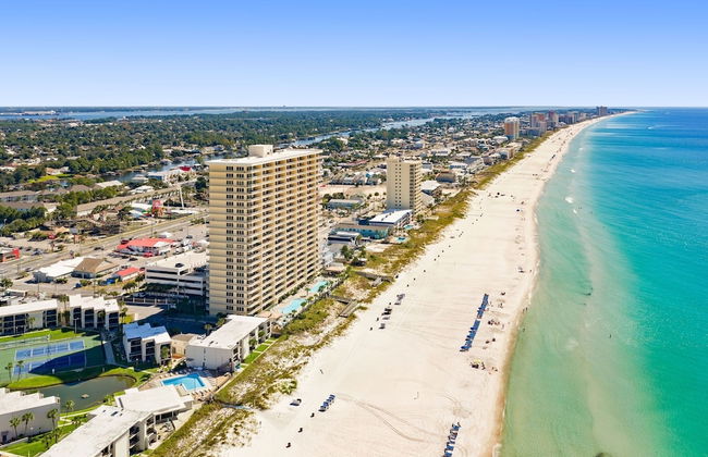 Beautiful Condo with Spacious Balcony to Enjoy Fascinating Ocean View - Unit 1002 by RedAwning - Foto 40