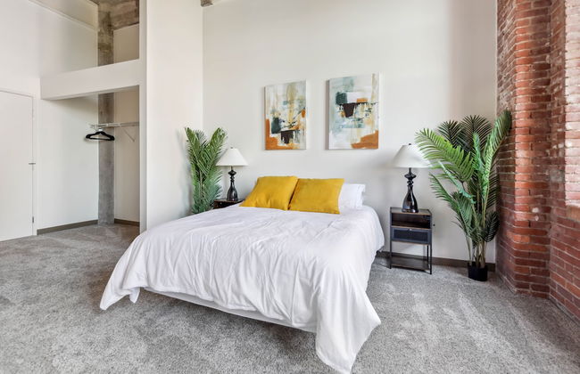 Historic Loft Retreat With Pool - Foto 28