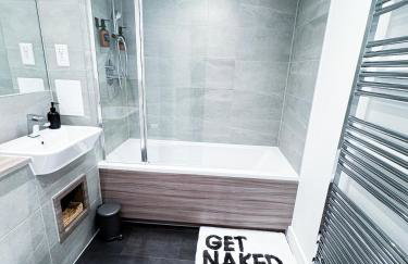 Rochester Gem, Balcony, FREE Parking and 2 mins walk to Station - Foto 14