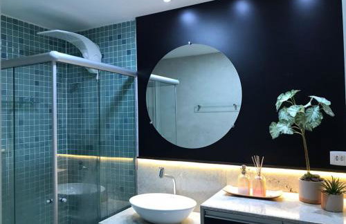 FLAT ENCANTADOR A UM PASSO DA PRAIA - Foto 3