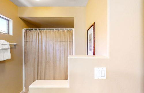 Dog-friendly condo with high-speed WiFi, heated outdoor pool & hot tub - Foto 22