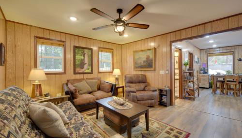 Winter Lake Escape with Access to Ice Fishing! - Foto 4