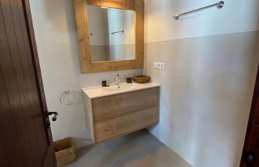 Masia La Morera autenticidad renovada 100 porcien a 10 minutos de Sitges en coche 12 huespedes Piscina Aire Aconc 6 Suites Apertura 15 Julio 2025 - Foto 34