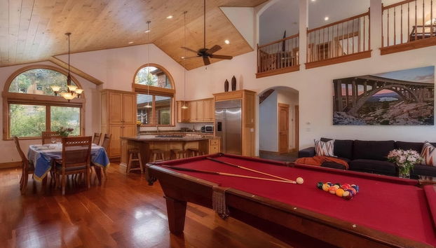 Donner Ridge by Avantstay Minutes to Skiing Deck Ping Pong Pool Table - Foto 2, Habitación