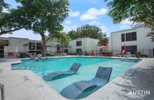 Spacious 2 Apt Combo Sleeps 12 Pool and Pets - Photo 59