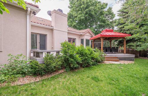 Luxurious 4BR Retreat - Pool Table & Chic Amenities - Photo 33