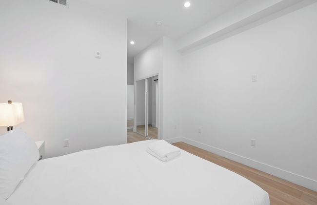 Not Affected by the Fire/modern 5BR Home With Full Amenities & Parking #2 - Foto 3