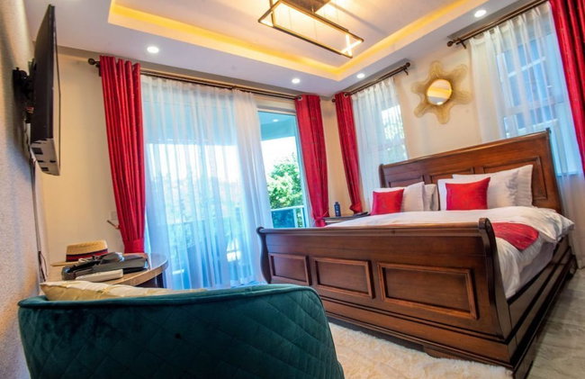Lux Suites Hayana Palm Apartments - Photo 16