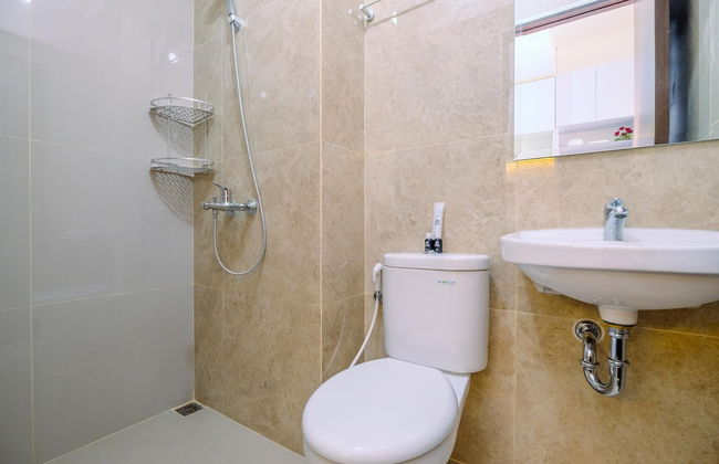 Cozy Living And Homey Studio Transpark Cibubur Apartment - Foto 9