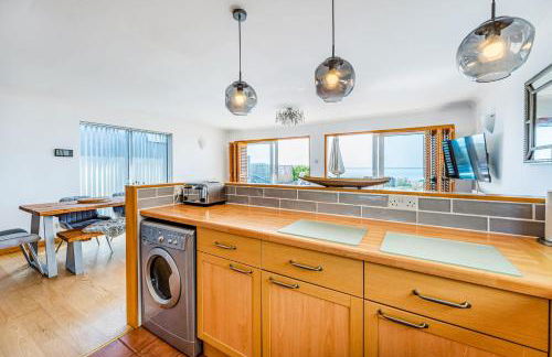 Pebble Paradise Beachfront Family Getaway - Foto 16