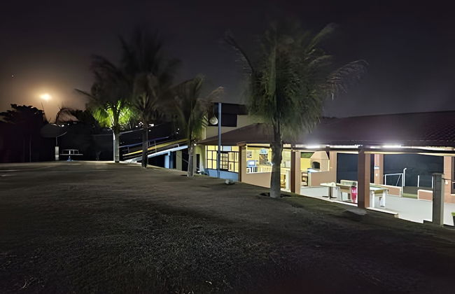 Chácara com 4 Chalés grande piscina - Foto 71