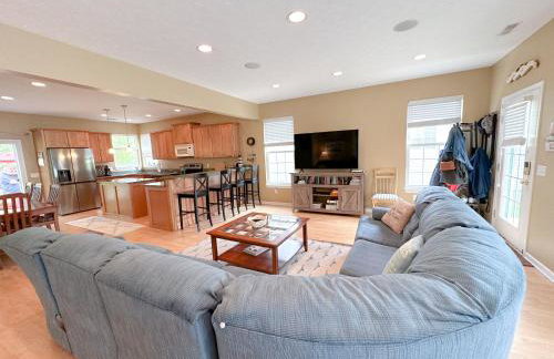 5 Bedroom Home in Old Homestead II - Photo 1