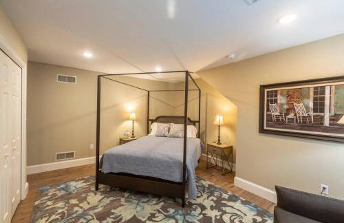 The Queen Place - Updated-Private Backyard - Foto 35