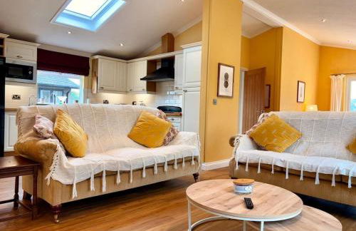 Hot Tub, Lake View, Peaceful Woodland Retreat - Photo 22