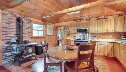 Dog-Friendly Park Falls Cottage with 5 Acres and Lake - Foto 3