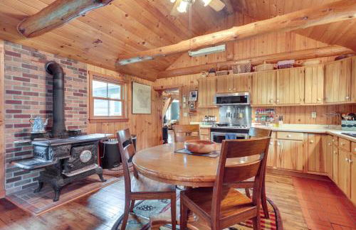 Dog-Friendly Park Falls Cottage with 5 Acres and Lake - Foto 3