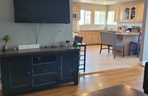 3 bedroom 2 bath home with Jacuzzi near Beverly Hills, wi-fi, Jacuzzi, Roku, BBQ, giant games family fun - Foto 13