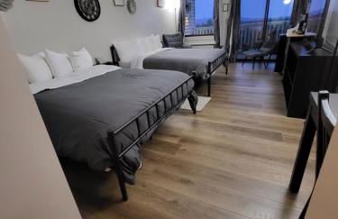 Cedar Lodge Room w/ Lake Views! - Foto 1