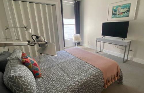 Stylish NOPA Penthouse, Remote Work Friendly - Foto 21