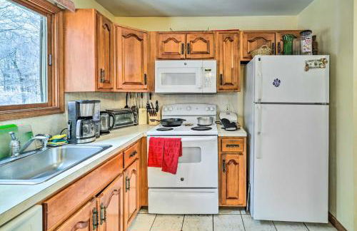 Hot Tub and Deck Pet-Friendly Poconos Getaway! - Foto 9