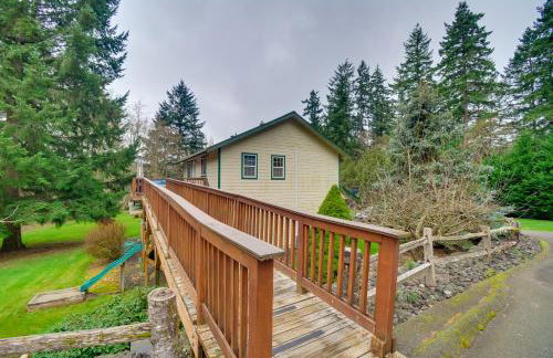 Central 4-Acre Cottage with Deck Walk to Bay! - Foto 19