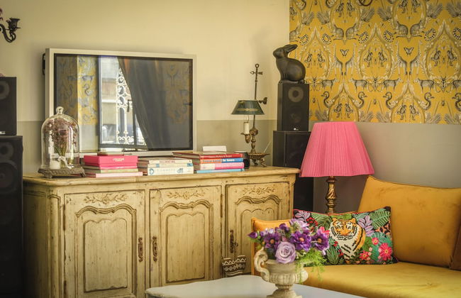 Elegant 1BR Apt w Balcony in the City - Photo 27